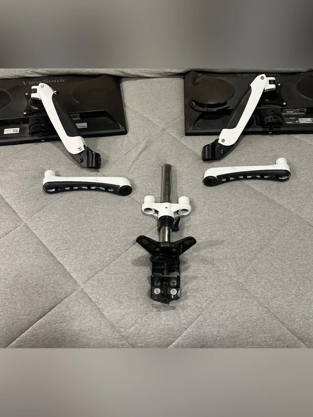 Adjustable monitor clamp White and Black 2 Computer Monitors 32in